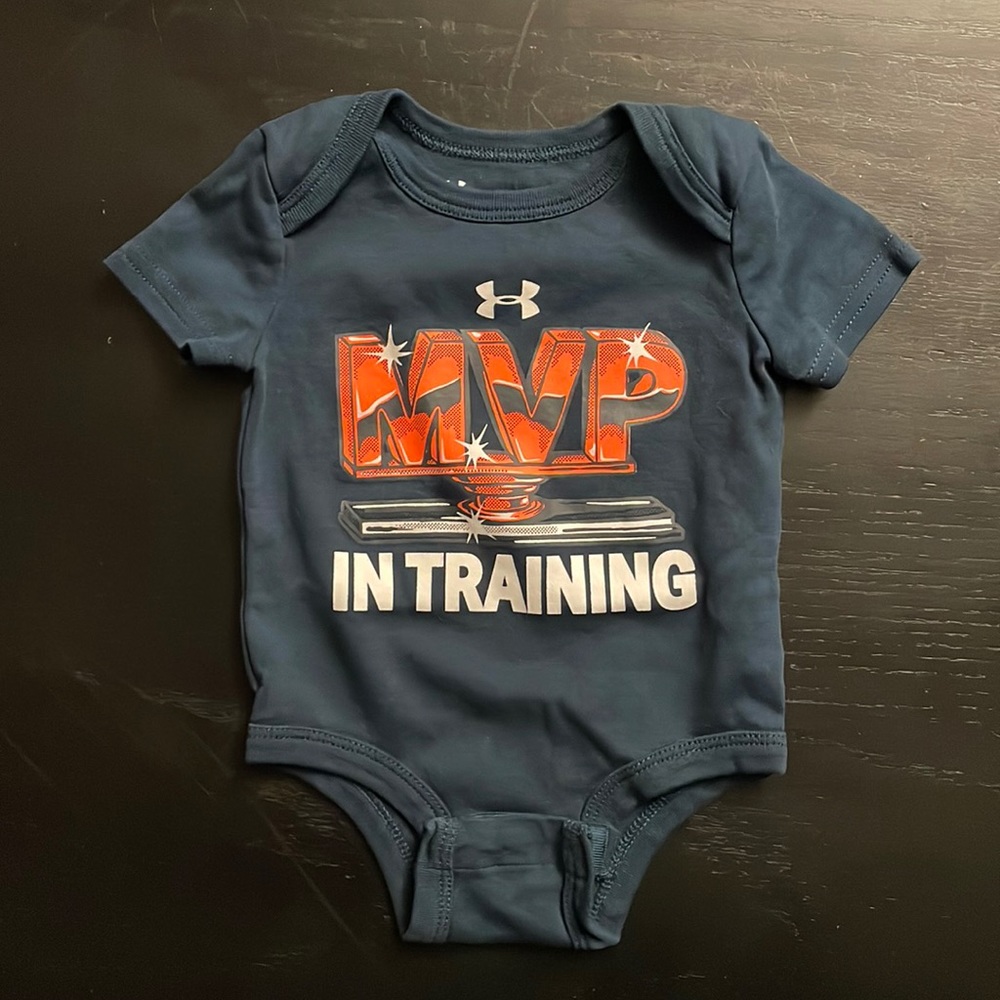Under armour onesie size 3/6M